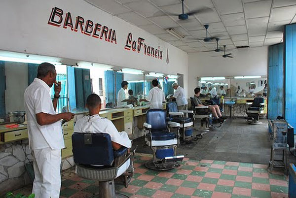 CUBA. LOS PEQUEÑOS EMPRESARIOS CRECEN. La Iglesia de la Isla ofrece cursos de formación económica para cooperativas y negociantes