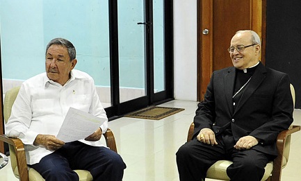 Il cardinal Jaime Ortega con il presidente Raúl Castro