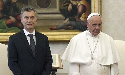 PAPA-MACRI. UN RAPPORTO ANCORA DA COSTRUIRE. I prossimi passi del governo saranno decisivi. Soprattutto sul terreno della lotta alla povertà e al narcotraffico